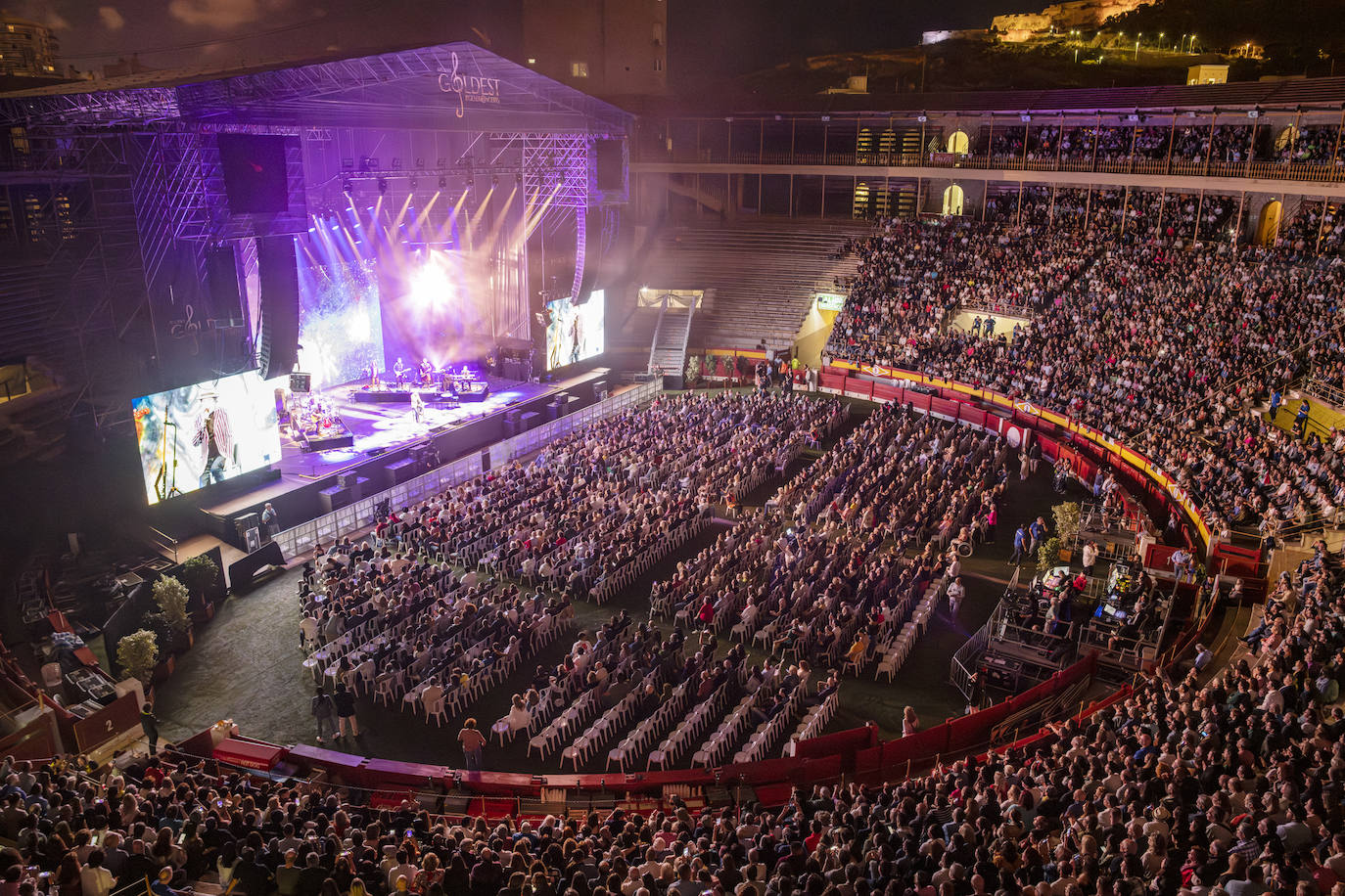 Vista aérea del escenario de la plaza de Toros durante el concierto