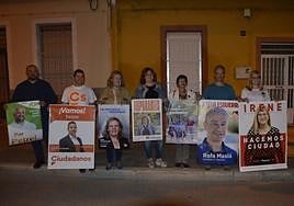 Los candidatos de las elecciones de 2019 en Petrer, con sus carteles electorales.