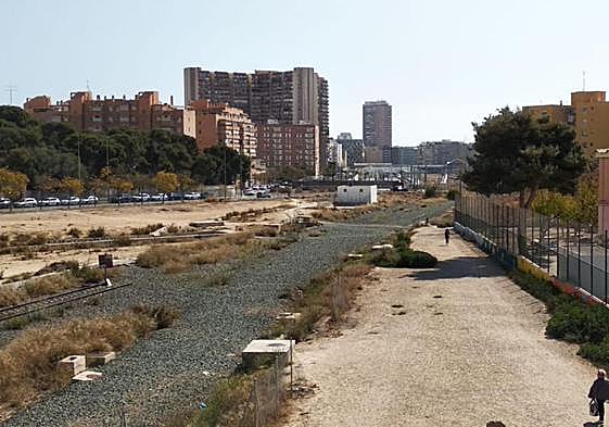 Terrenos donde se ubicará el futuro Parque Central de Alicante.