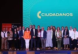 Candidatura de Ciudadanos a Les Corts, con la presidenta regional, Mamen Peris, y el secretario de Organización, Carlos Pérez-Nievas.