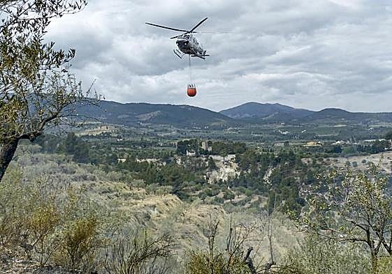 Medios aéreos se han desplazado hasta Penáguila.
