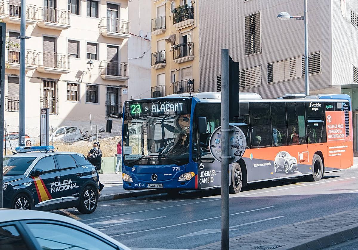 Autobús de la línea 23 durante una de las jornadas de huelga