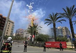Disparo de una mascletà en Luceros.
