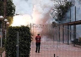 Disparo de la quinta mascletà del año de las Hogueras de Alicante en plaza América.