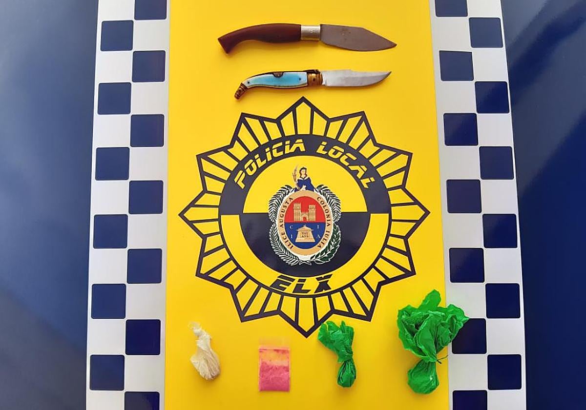 Droga y navajas incautadas en Elche.