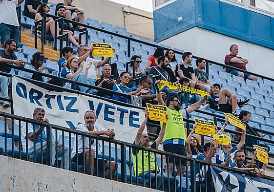 Protesta contra Enrique Ortiz en el partido ante el Alzira