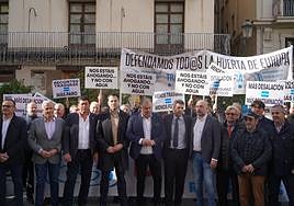 El presidente de la Diputación, Carlos Mazón, en una protesta de regantes.