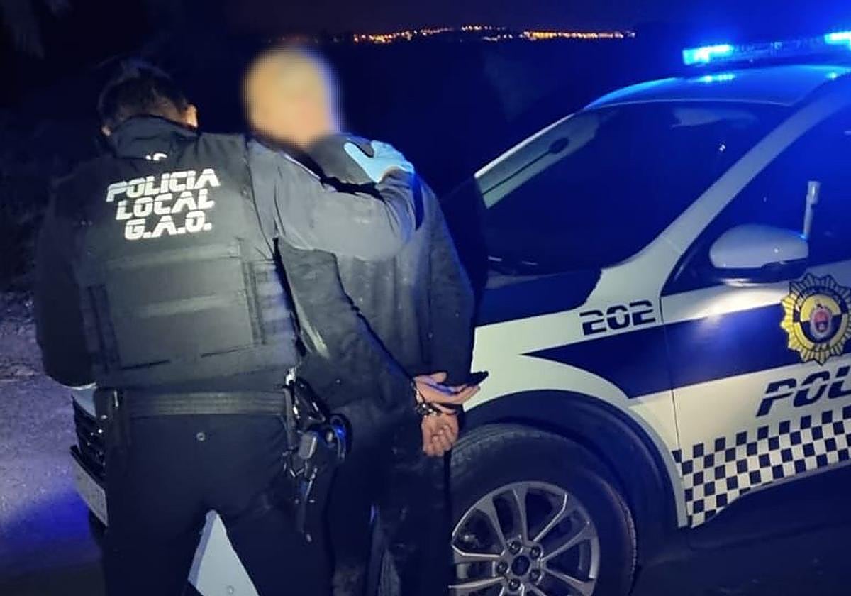 Imagen de archivo de una detención de la Policía Local de Elche.