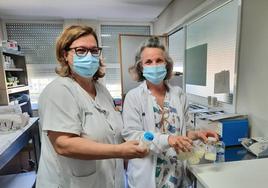 Las doctoras Tapia y Escario del Banco de Leche del Hospital de Alicante.