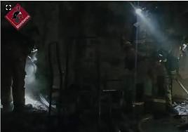 Actuaciones de los bomberos durante el incendio