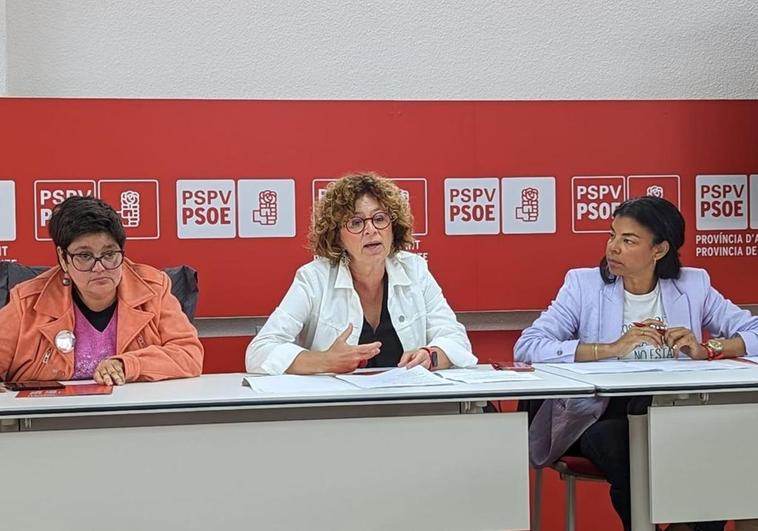 Laura Soler, Josefina Bueno y Yaisel Sánchez, en la sede del PSPV.