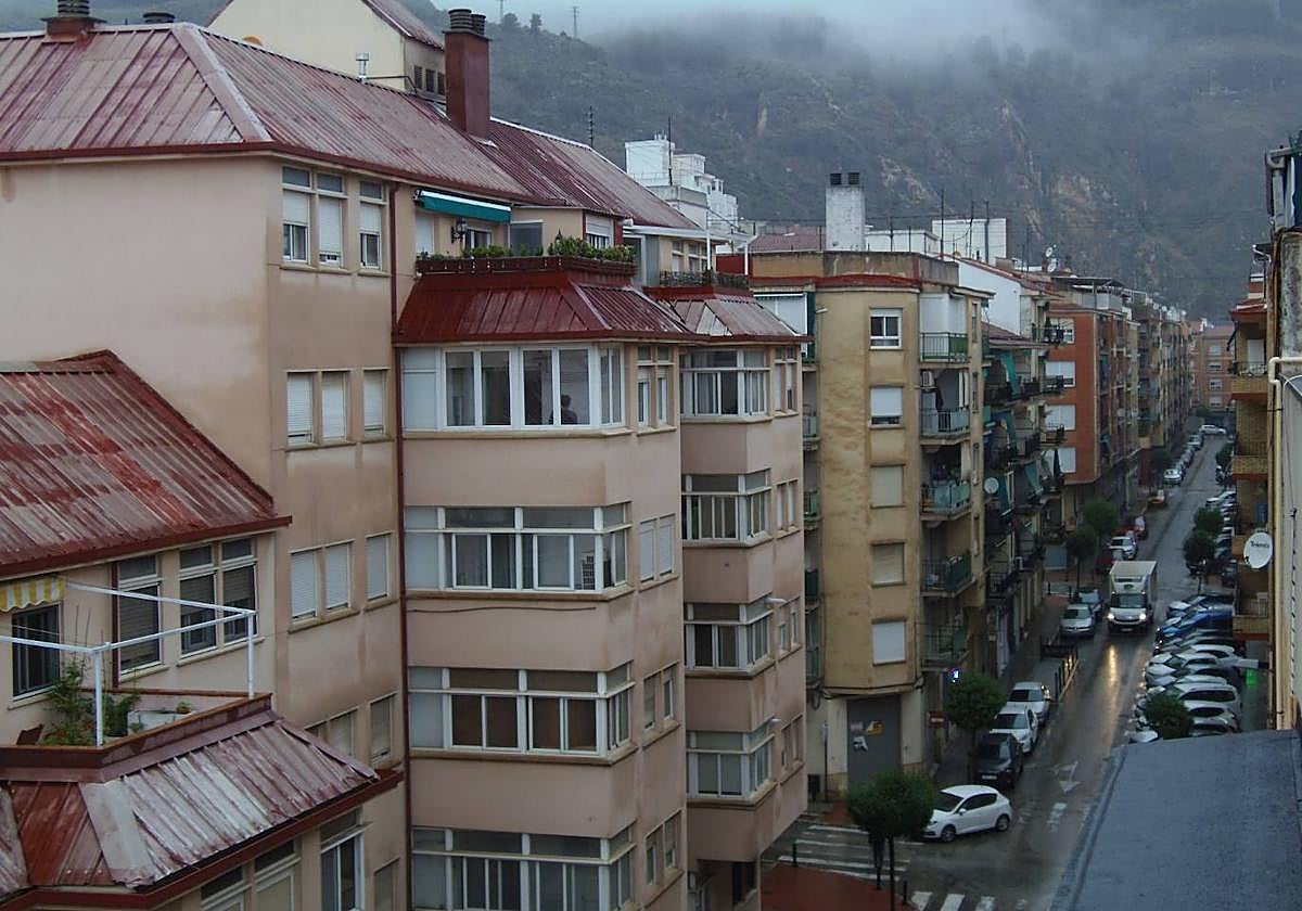 Una calle de Alcoi durante la mañana de lluvias