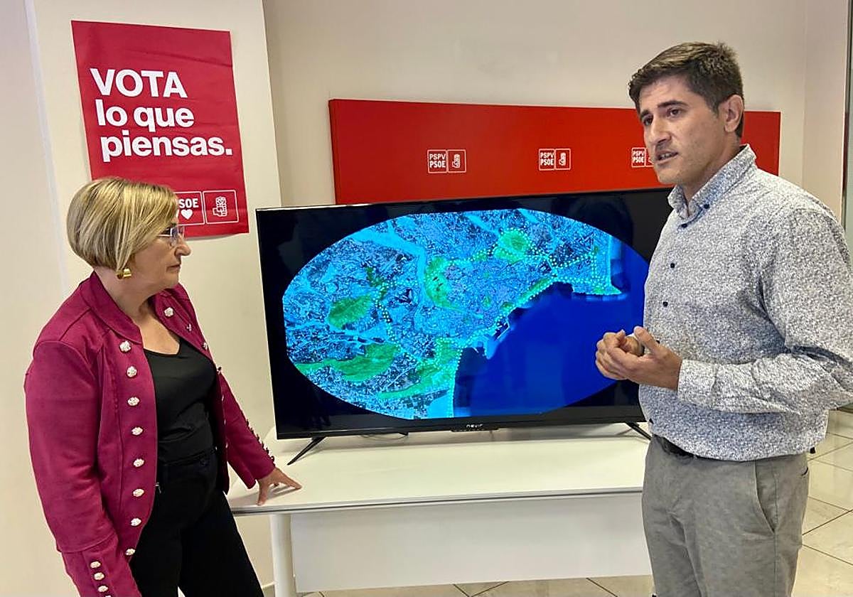 La candidata del PSPV, Ana Barceló, con el candidato Raúl Ruiz.