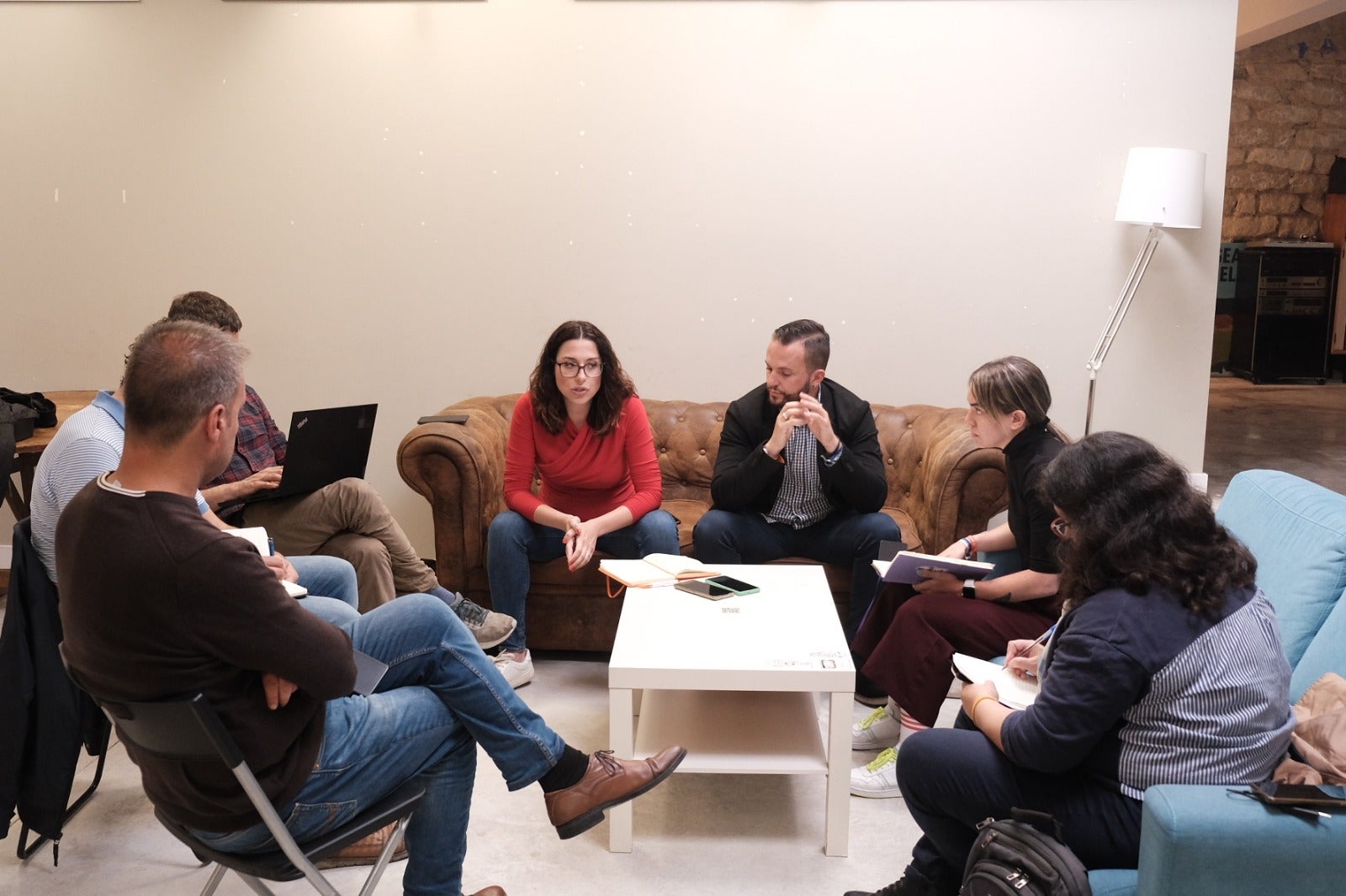 Mas, acompañada de su compañero de lista a Les Corts, Nacho Bellido, y del alcaldable para Alicante, Rafa Mas, y Sara Llobell,