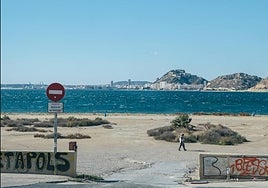 Playa de la Almadraba de Alicante.