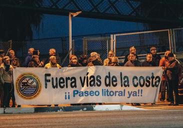 Los vecinos de San Gabriel acusan al Gobierno de «no tener voluntad» de retirar las vías del litoral