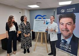 Ana Poquet, Cristina Cutanda y Mari Carmen de España, en la presentación del programa de Turismo y Fiestas.