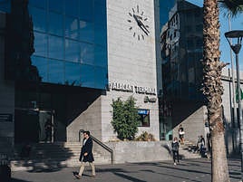 Puerta de la terminal de Alicante
