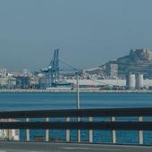 Zona industrial del puerto de Alicante.