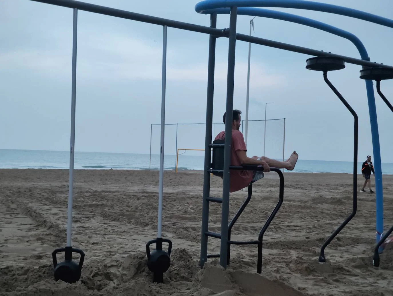 Alicante renueva las zonas deportivas en la arena de la Playa de San Juan