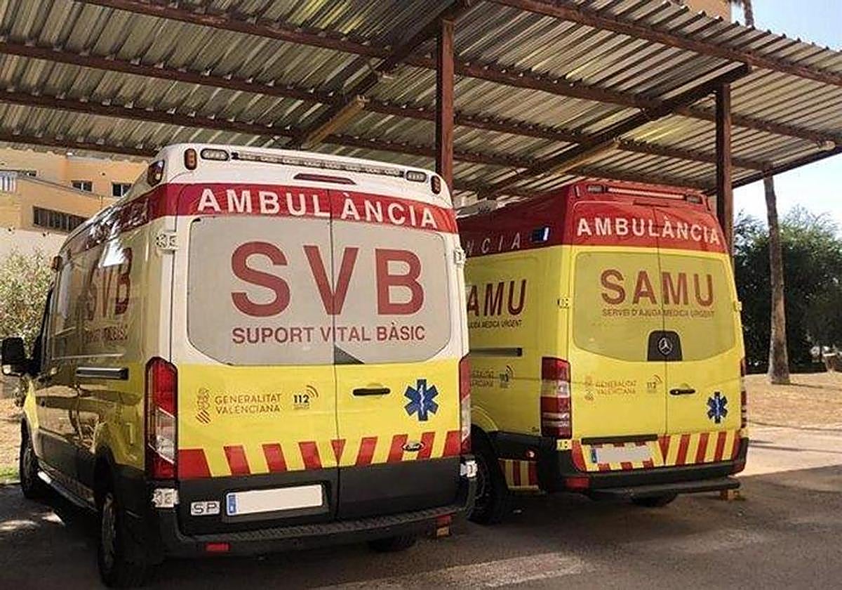 Dos ambulancias de SVB y SAMU.