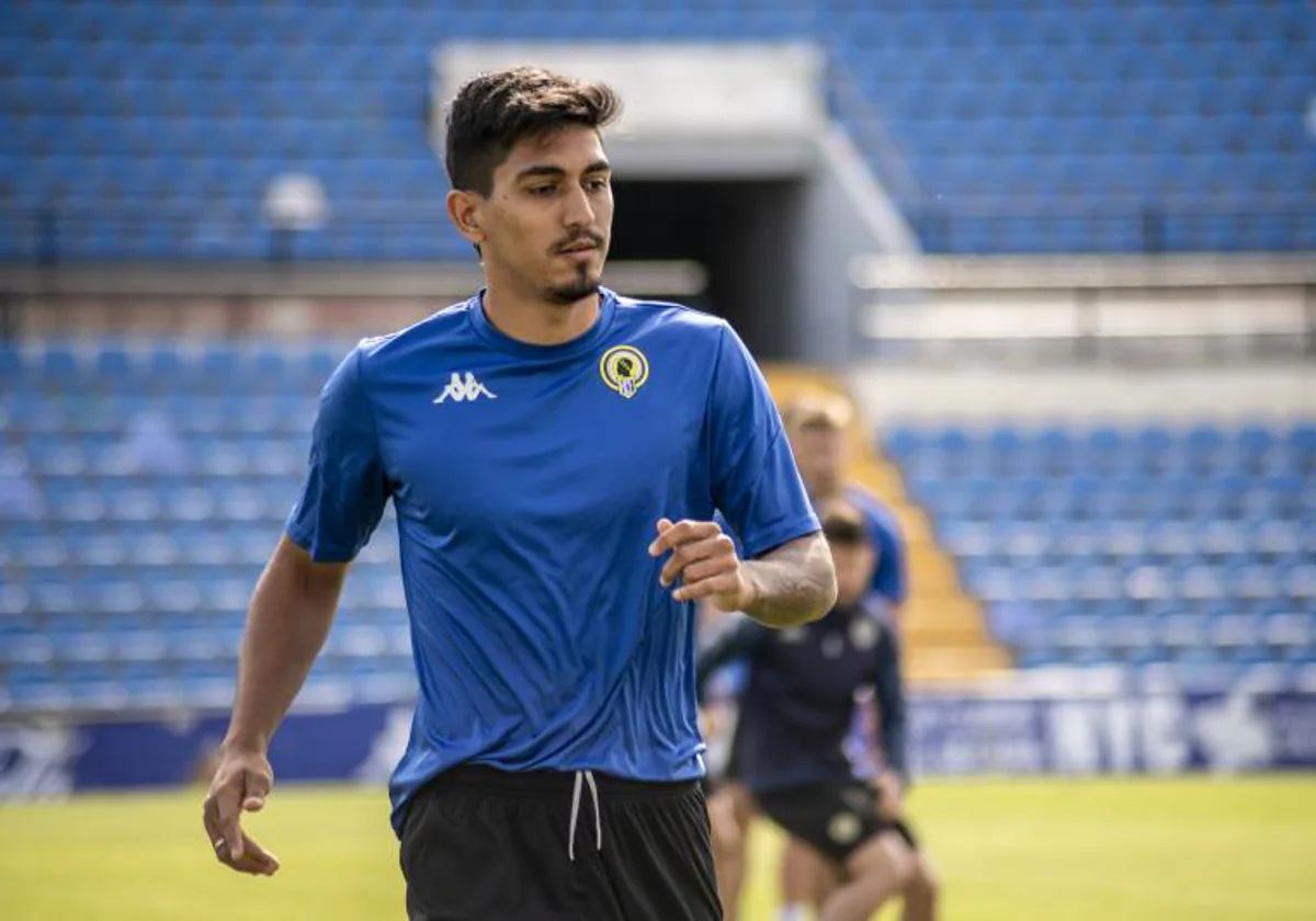 César Moreno, durante un entrenamiento en el Rico Pérez