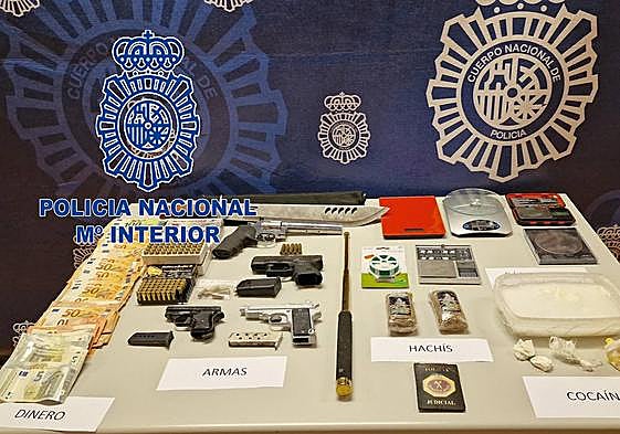 Efectos intervenidos por la Policía durante la operación.