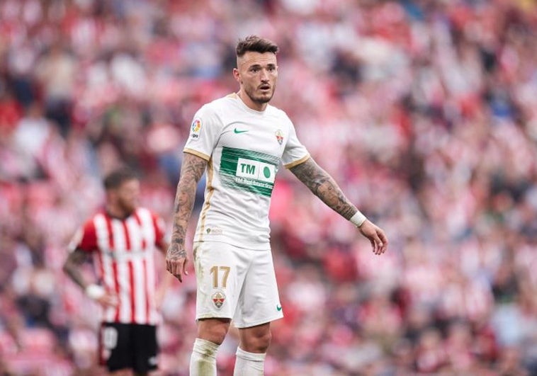 Josan superará los 200 partidos con el Elche tras ganarse la renovación