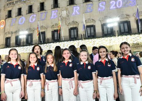 Imagen secundaria 1 - Encendido de las luces de Hogueras.