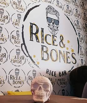Imagen secundaria 2 - IInterior del restaurante 'Rice & Bones'. 