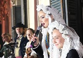 Las belleas del foc anuncian el inicio de las Hogueras tras el pregón.