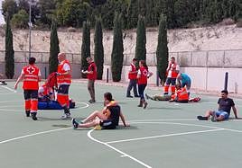 Simulacro de Cruz Roja ante un accidente multitudinario.