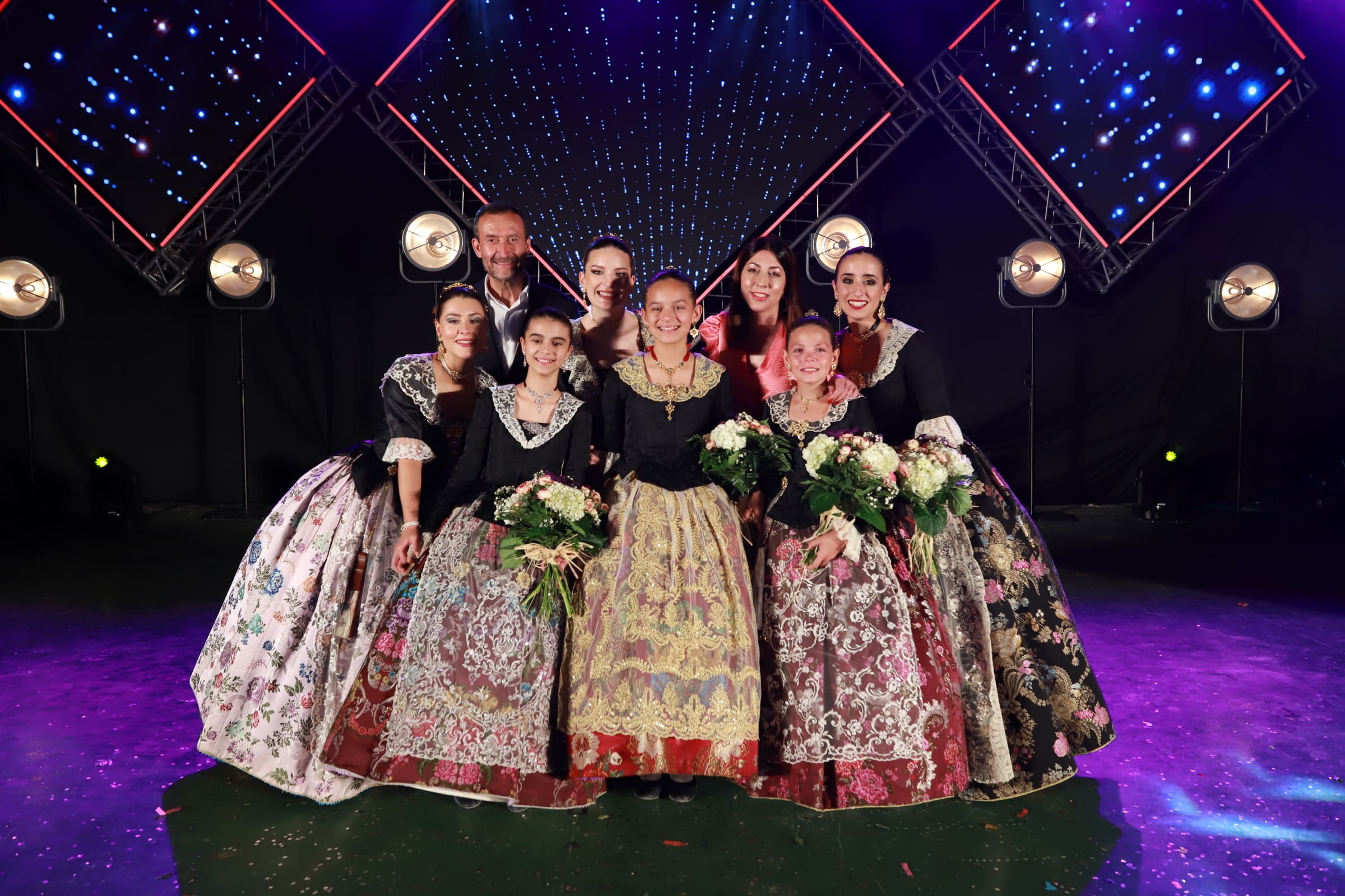 Las reinas Alejandra Juan e Idaira Merchán con el alcalde Carlos González y la edil Mariola Galiana.