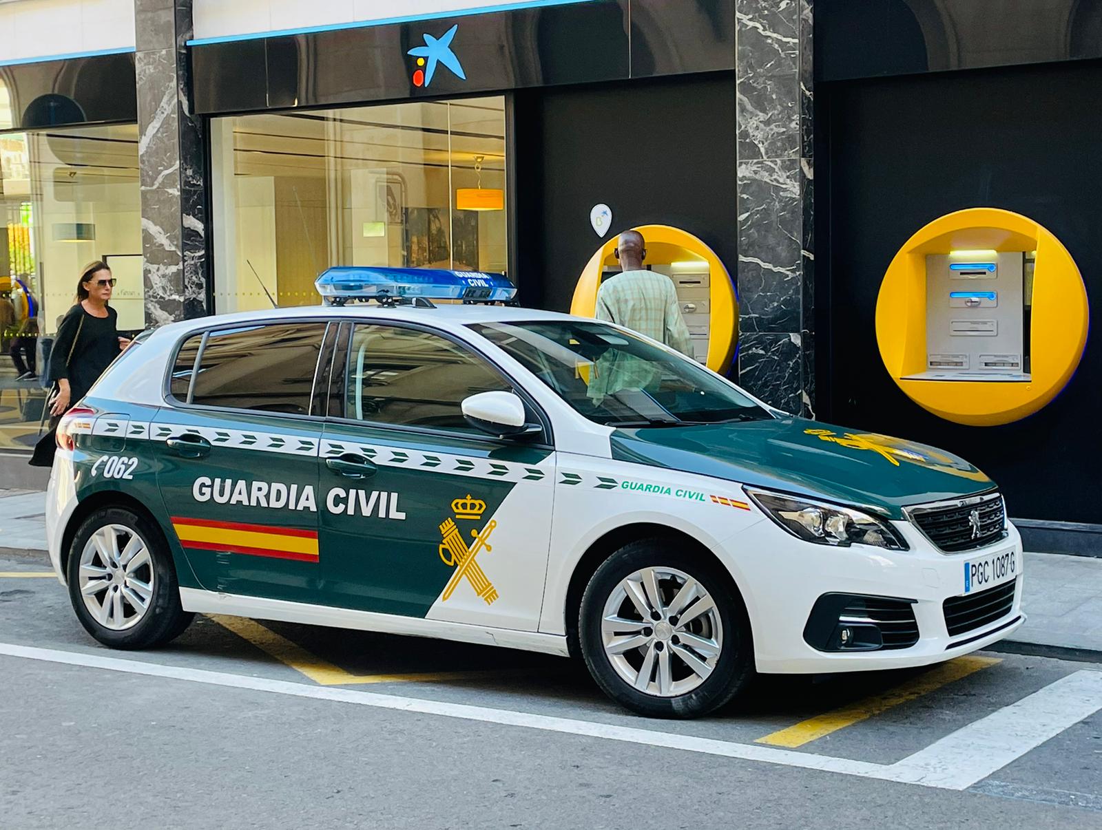 Una patrulla de la Guardia Civil en Alicante.