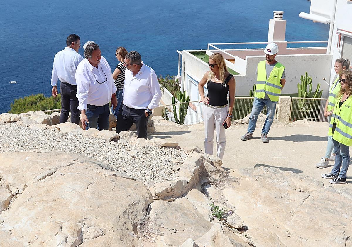 El alcalde de Benidorm durante su visita al Tossal de la Cala
