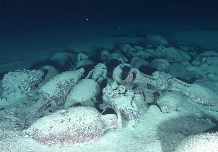 Más de 50 fotos alicantinas llevan a la sede de la Unesco de París un tesoro submarino