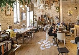 Interior de la librería Pynchon & Co de Alicante.