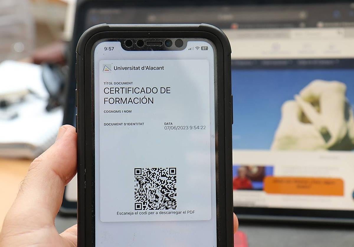 Certificado de formación de la UA en formato 'Passbook'.