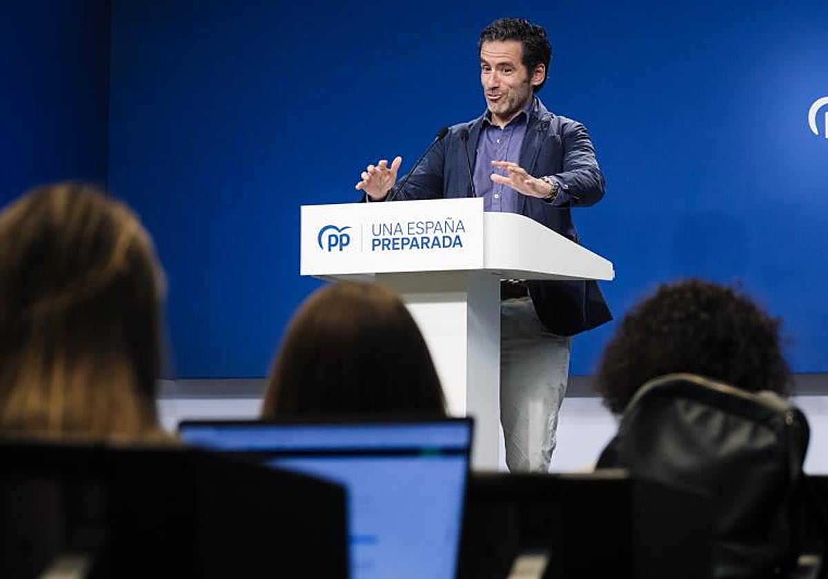 El portavoz del comité de campaña del PP y vicesecretario de Cultura y Sociedad Abierta, Borja Sémper, interviene durante una rueda de prensa.