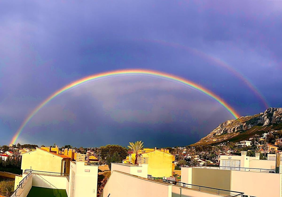 Arcoiris sobre el Montgó en Denia.