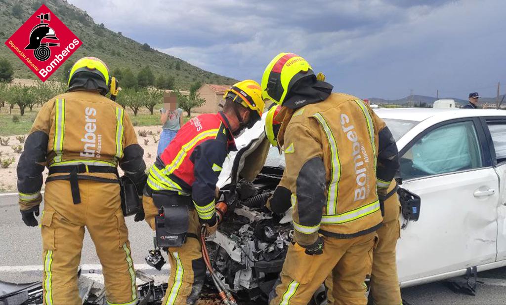 Dos Heridos En Un Aparatoso Accidente Entre Cuatro Vehículos En Villena ...