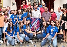 Celebración del CV Elche en el Ayuntamiento con Carlos González