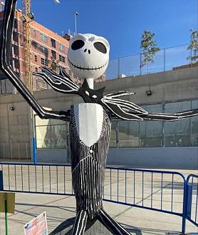 Imagen secundaria 2 - Hoguera 'Miedo parece, una aventura es' del colegio Benalúa.