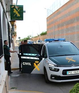 Imagen secundaria 2 - Imágenes del lince y de la detención de los presuntos autores del robo.