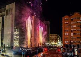 Luz, pólvora y música dan la bienvenida a las Hogueras de Alicante