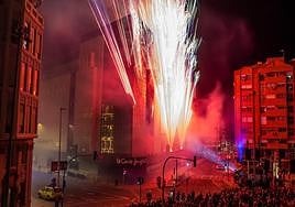 Disparo de la 'Arribada del foc' en El Corte Inglés de Alicante.