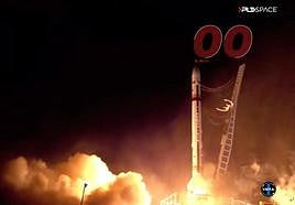 El cohete inicia los motores durante el intento de despegue.