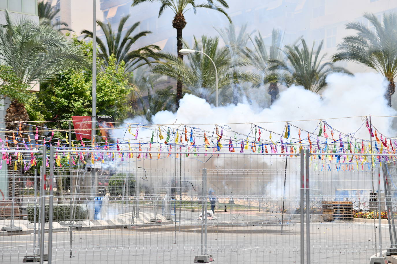 Búscate en la mascletà del 19 de junio