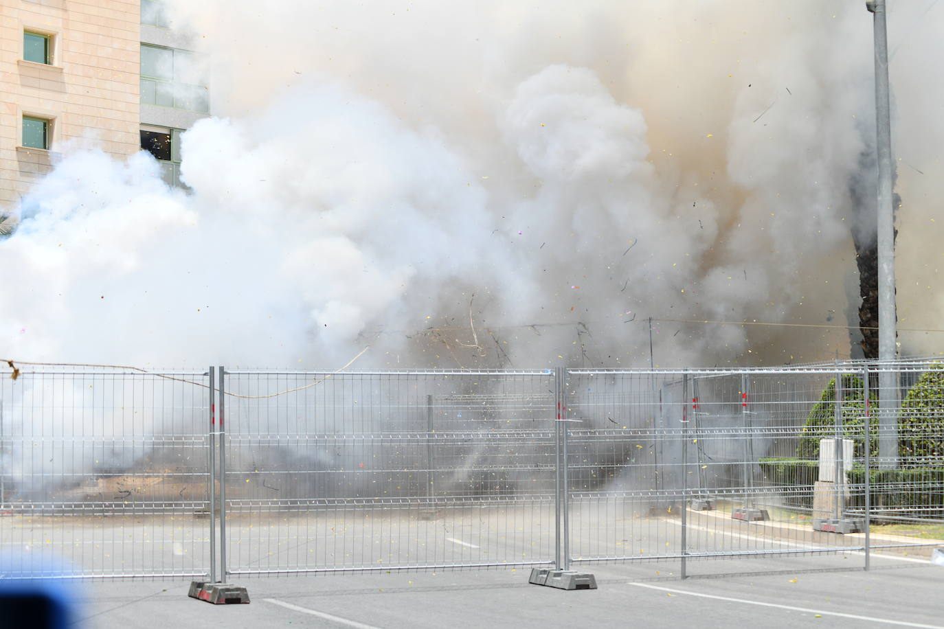 Búscate en la mascletà del 19 de junio