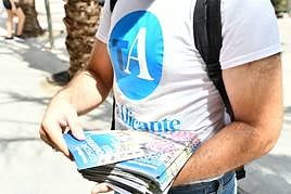 Los alicantinos reciben la revista de TodoAlicante